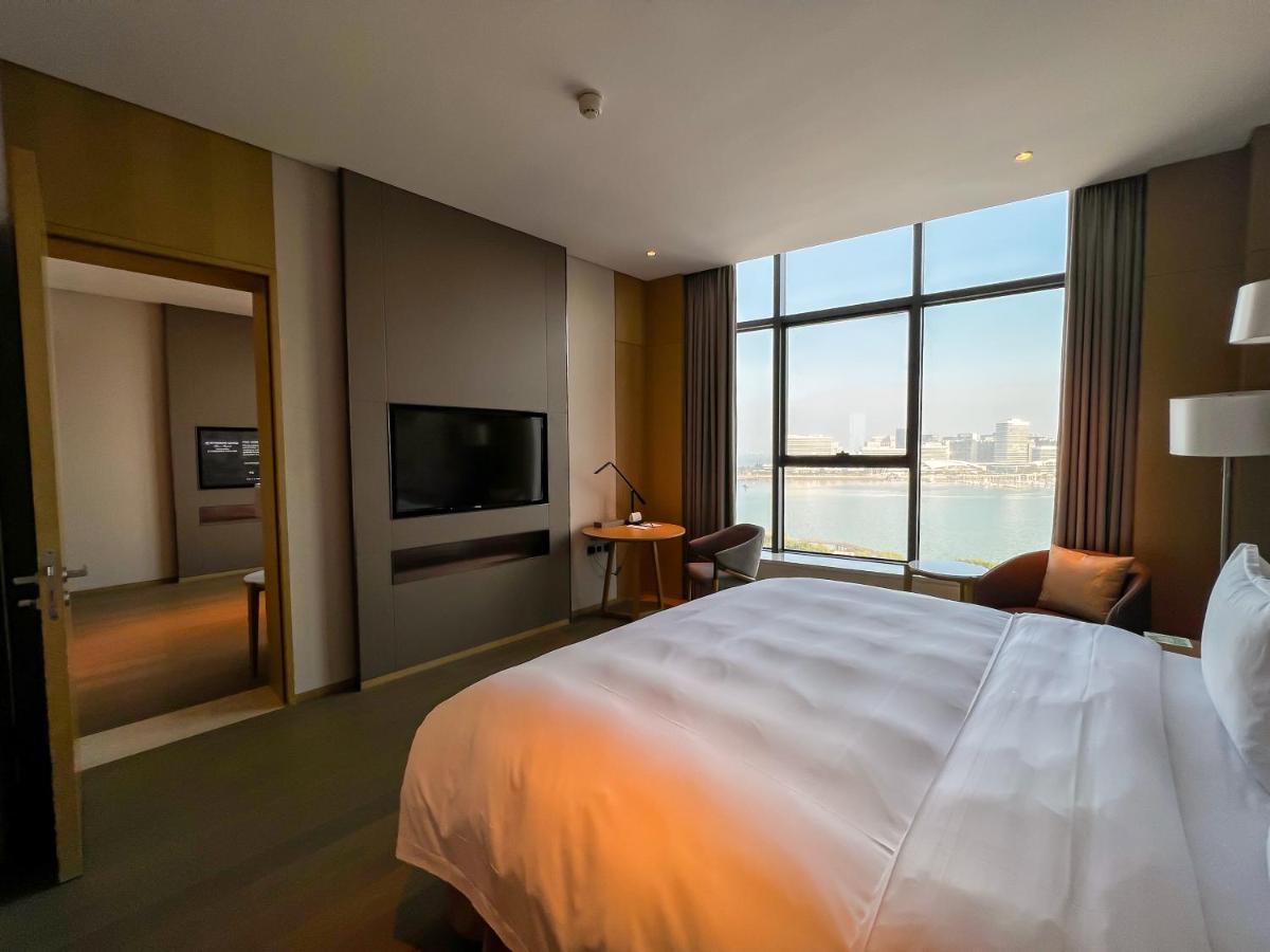 Wyndham Grand Plaza Royale Yuzhou Xiamen Wuyuan Bay Hotel Bagian luar foto
