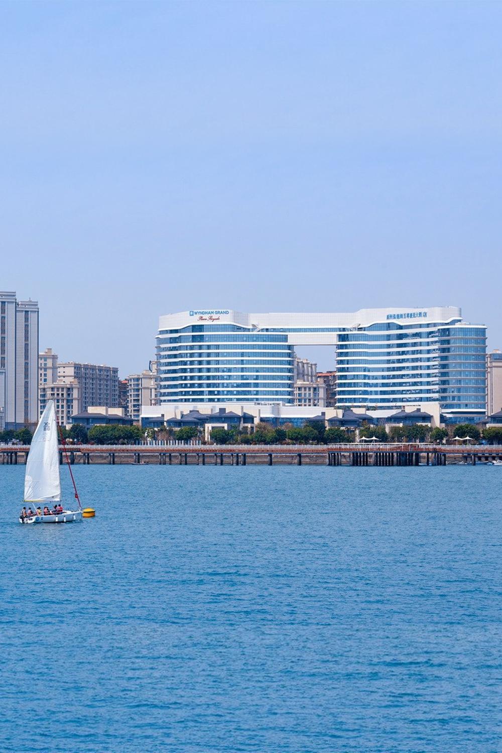 Wyndham Grand Plaza Royale Yuzhou Xiamen Wuyuan Bay Hotel Bagian luar foto