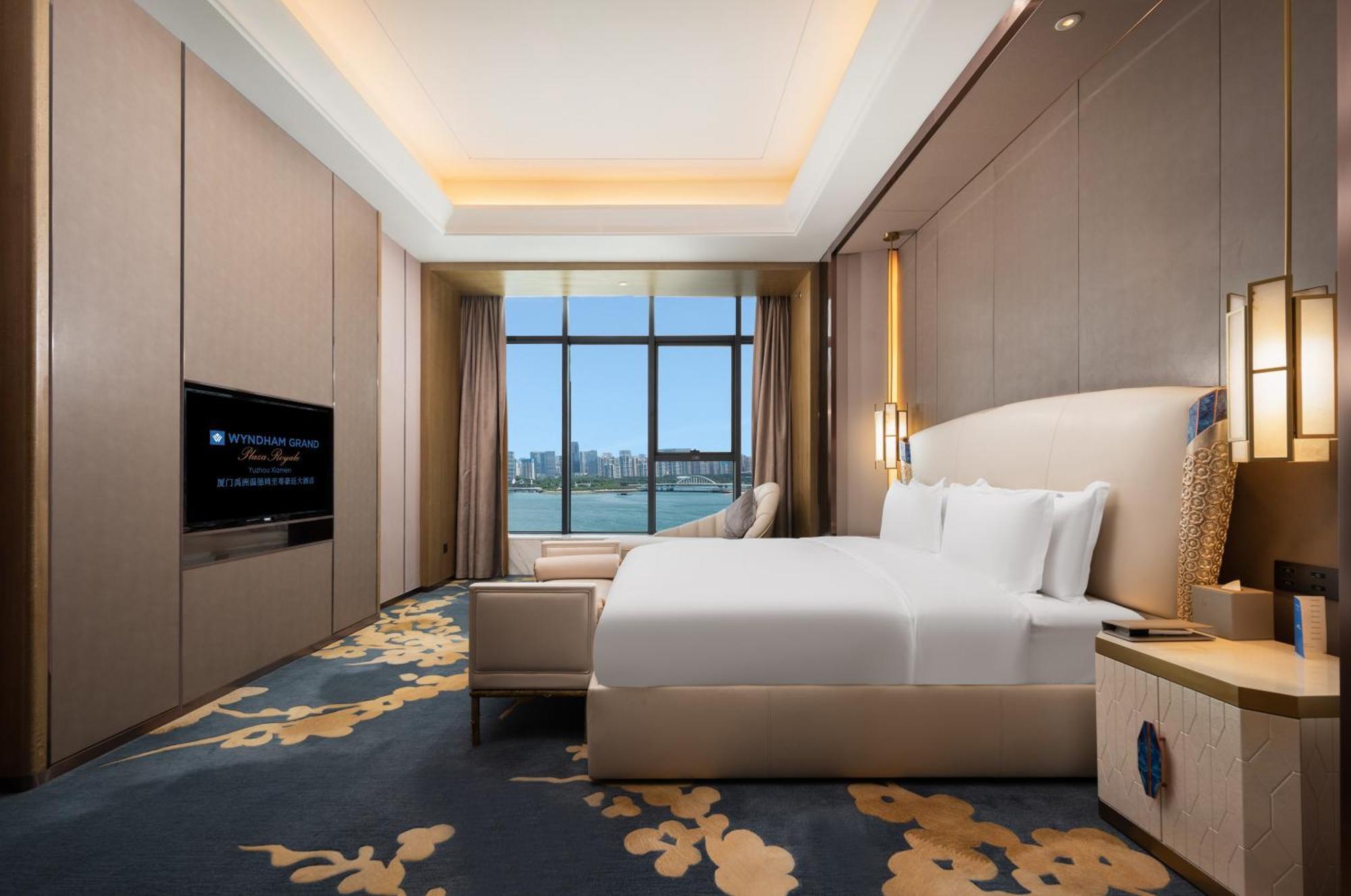 Wyndham Grand Plaza Royale Yuzhou Xiamen Wuyuan Bay Hotel Bagian luar foto