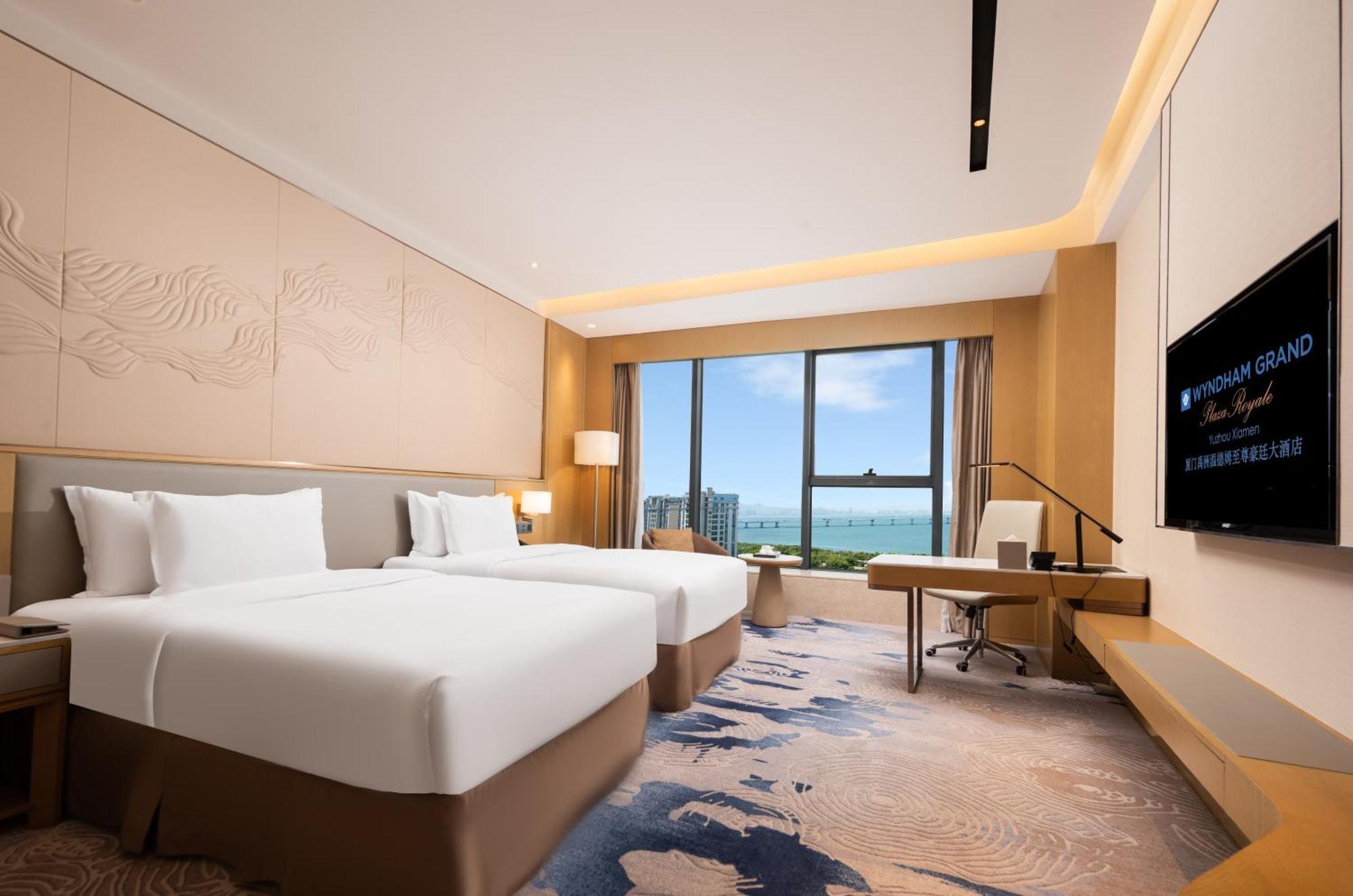 Wyndham Grand Plaza Royale Yuzhou Xiamen Wuyuan Bay Hotel Bagian luar foto
