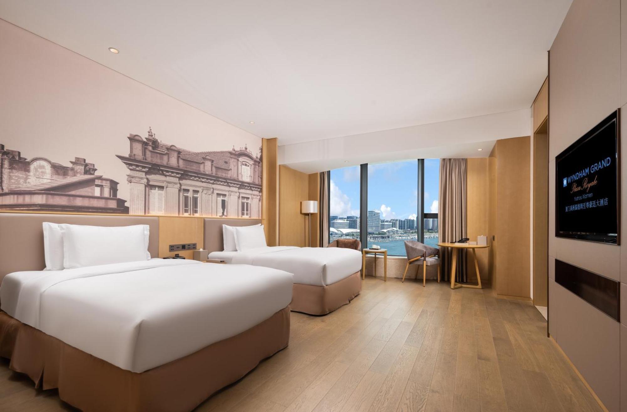 Wyndham Grand Plaza Royale Yuzhou Xiamen Wuyuan Bay Hotel Bagian luar foto