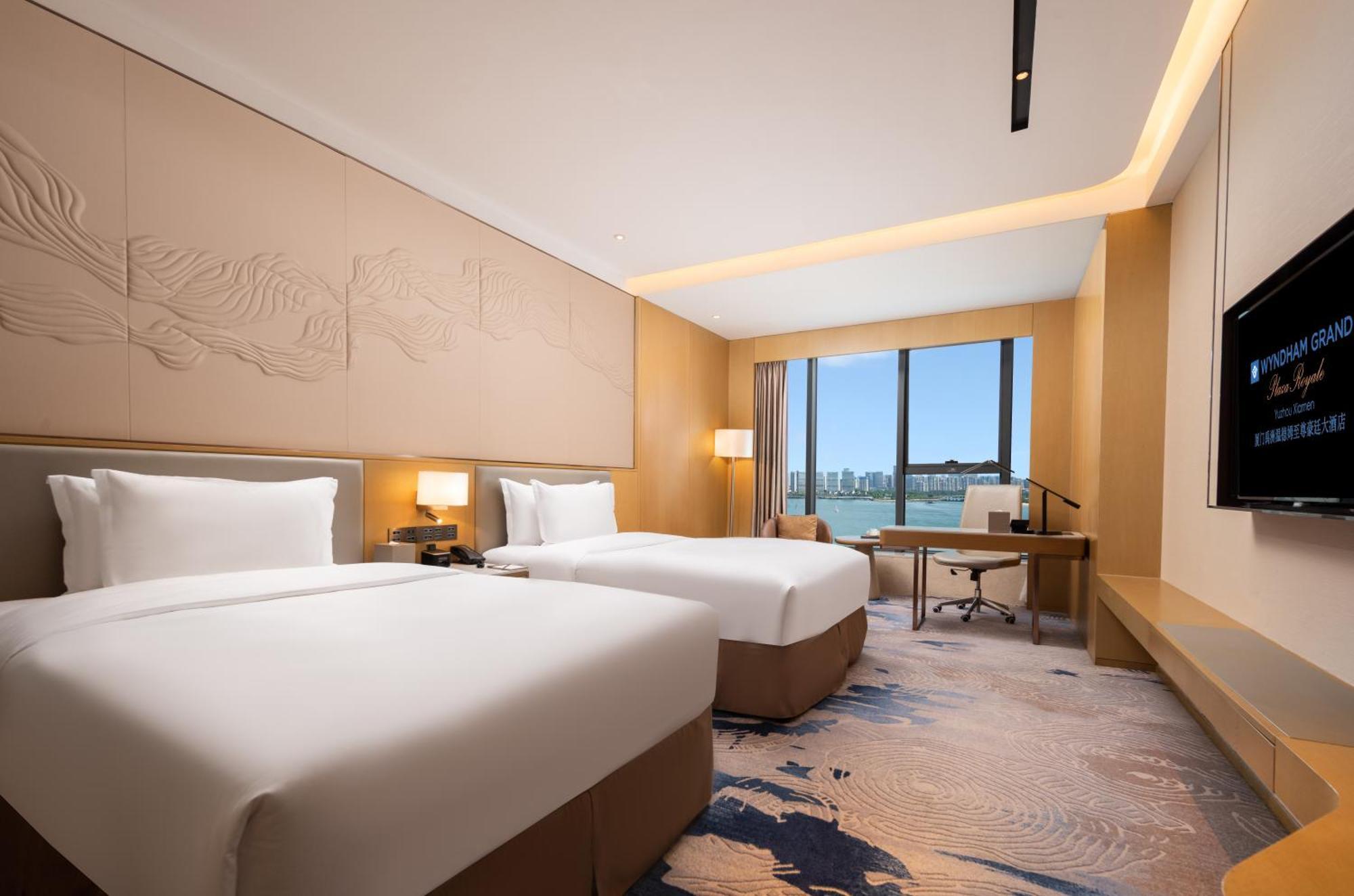 Wyndham Grand Plaza Royale Yuzhou Xiamen Wuyuan Bay Hotel Bagian luar foto