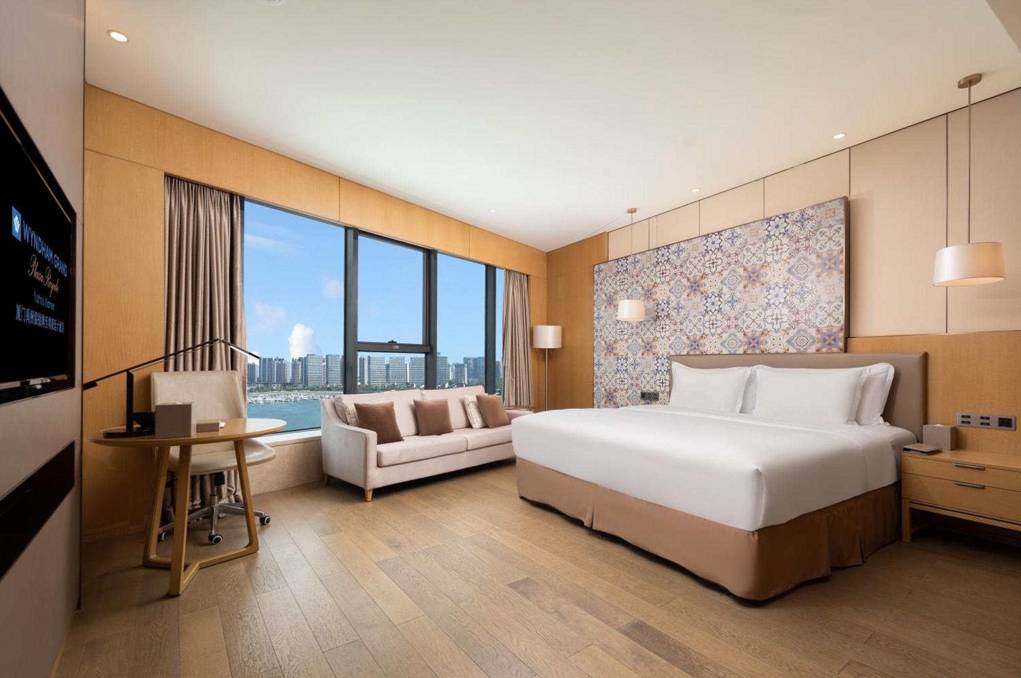 Wyndham Grand Plaza Royale Yuzhou Xiamen Wuyuan Bay Hotel Bagian luar foto