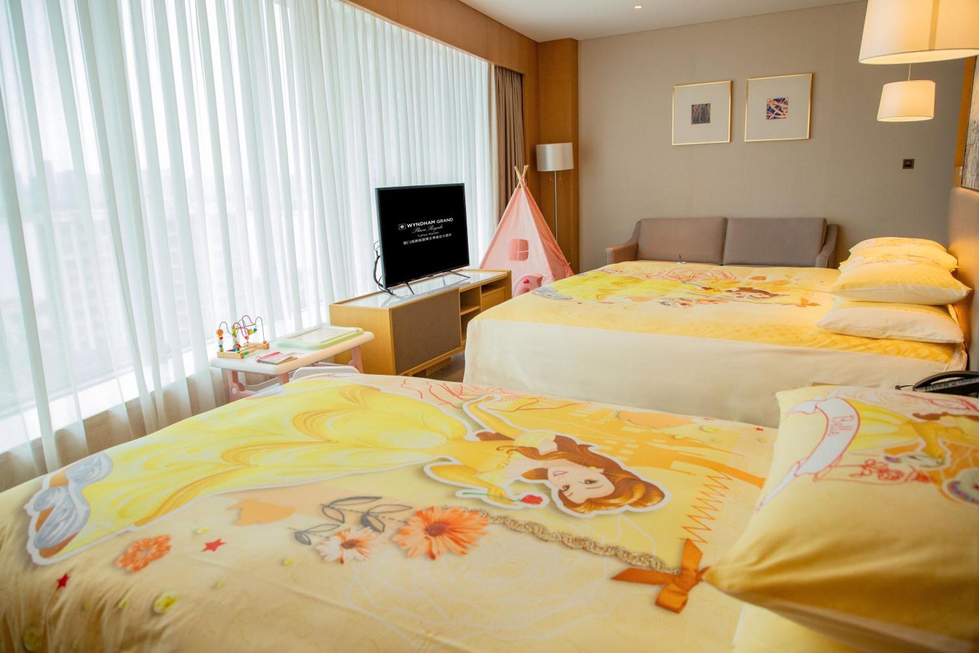 Wyndham Grand Plaza Royale Yuzhou Xiamen Wuyuan Bay Hotel Bagian luar foto