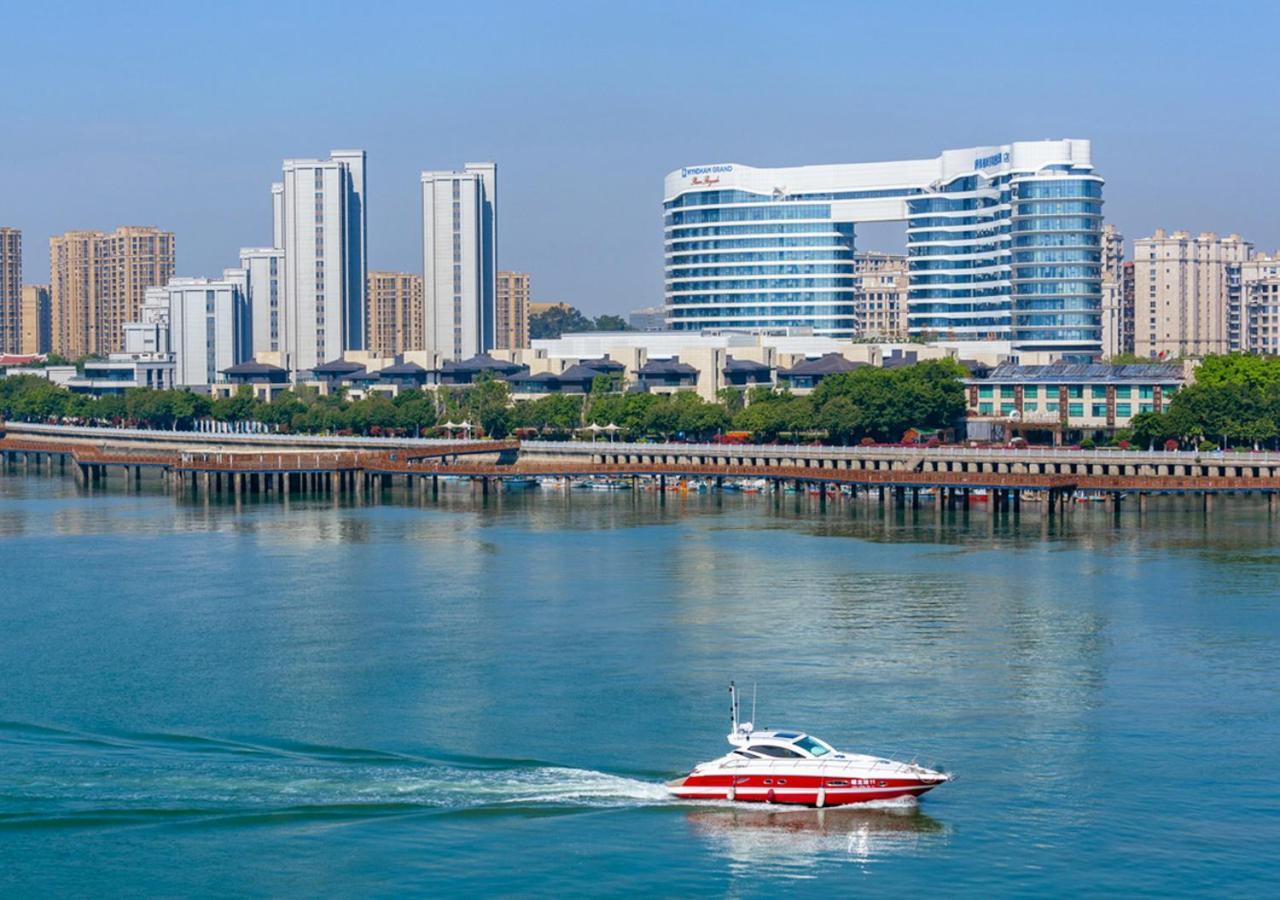 Wyndham Grand Plaza Royale Yuzhou Xiamen Wuyuan Bay Hotel Bagian luar foto